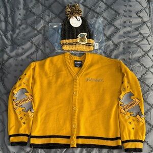 NEW/LIKE NEW WIZARDING WORLD HARRY POTTER EMBROIDERED MD BUTTON SWEATER AND HAT